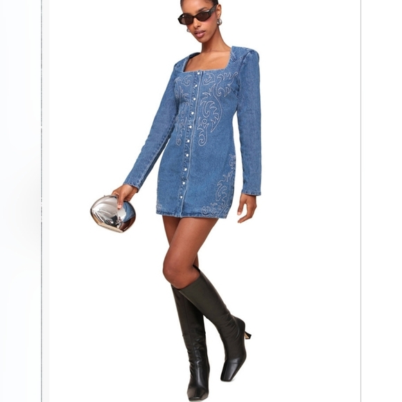 🔹️Avec Les Filles🔹️ Western Embroidered Denim Dress in Provence Wash - Picture 3 of 8